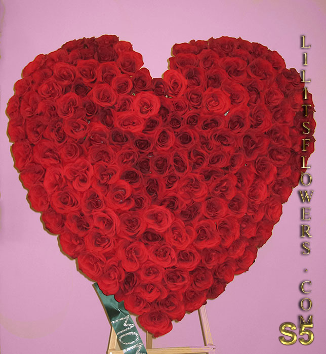 Sympathy Florist Delivery to Forest Lawn Hollywood Hills Burbank- stunning sympathy heart with red roses -
Lilit's Flowers is the premier sympathy online flower shop for the Glendale and the surrounding towns. Order flowers online from Glendale Florist for same day local flower delivery from conveniently located shops in Southern California to send flowers to Glendale, Los Angeles,  Hollywood, Echo Park, Silver Lake, Atwater Village, Burbank, Sherman Oaks, La Cañada, Flintridge, Pasadena, San Marino, Alhambra, Arcadia, Thousand Oaks, Tarzana, Tujunga, La Crescenta,Toluca Lake, Burbank Hollywood Hills and more.

Make sure to share with us your arrangement.
 https://goo.gl/maps/Jgj1JeCetJv - pink carnations and red roses - Glendale Florist Funeral heart for Forest Lawn Hollywood Hills, Burbanks