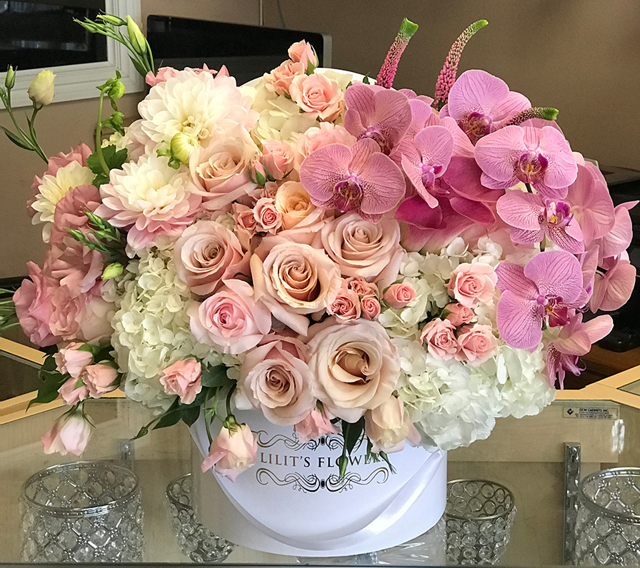 elegant bouquet in the white hat box, pink veronicas, pink spray roses