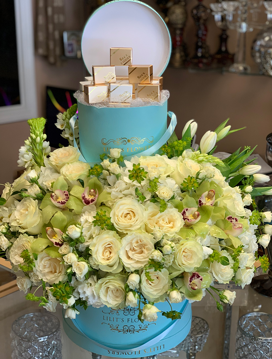 elegant bouquet in the blue hat box, white roses, white spray roses